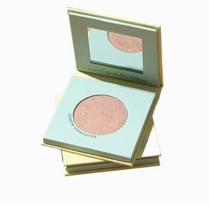 Jasmine beauty-highlighter in  Coastin’ NWT